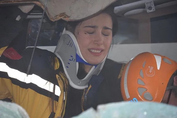 Erzurum’da kaza ihbarına giden ambulans TIR’a çarptı: 3 sağlık görevlisi yaralandı!